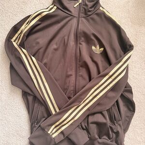 Nostalgic New Jersey 2000’s Men’s Jacket with Gold Accents